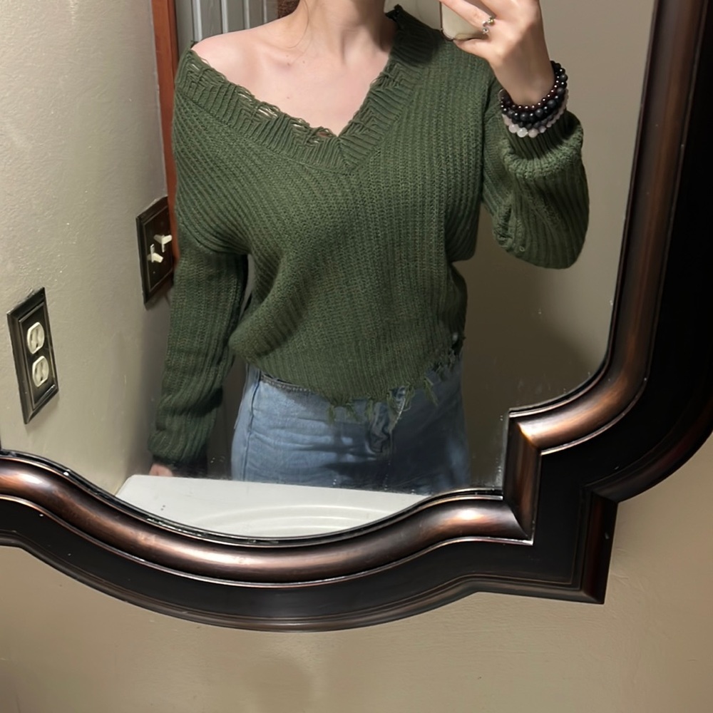 No boundaries sweatshirt size XS army green